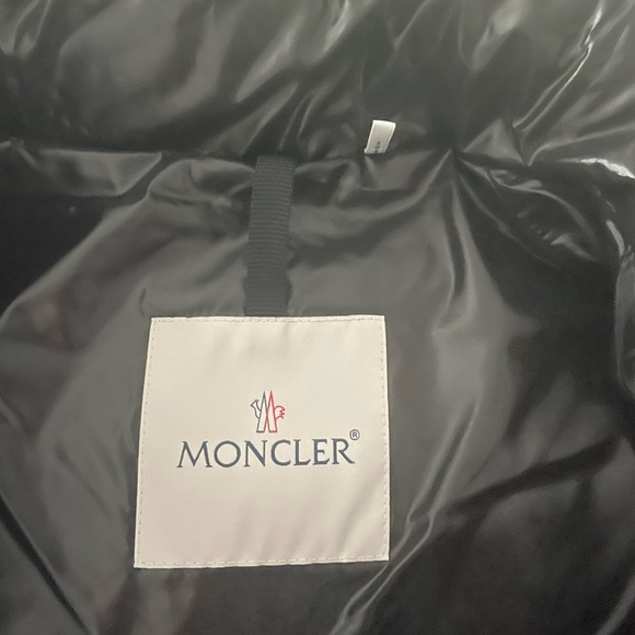 SOLD Moncler Erine Quilted Puffer Jacket - Picture 5 of 16